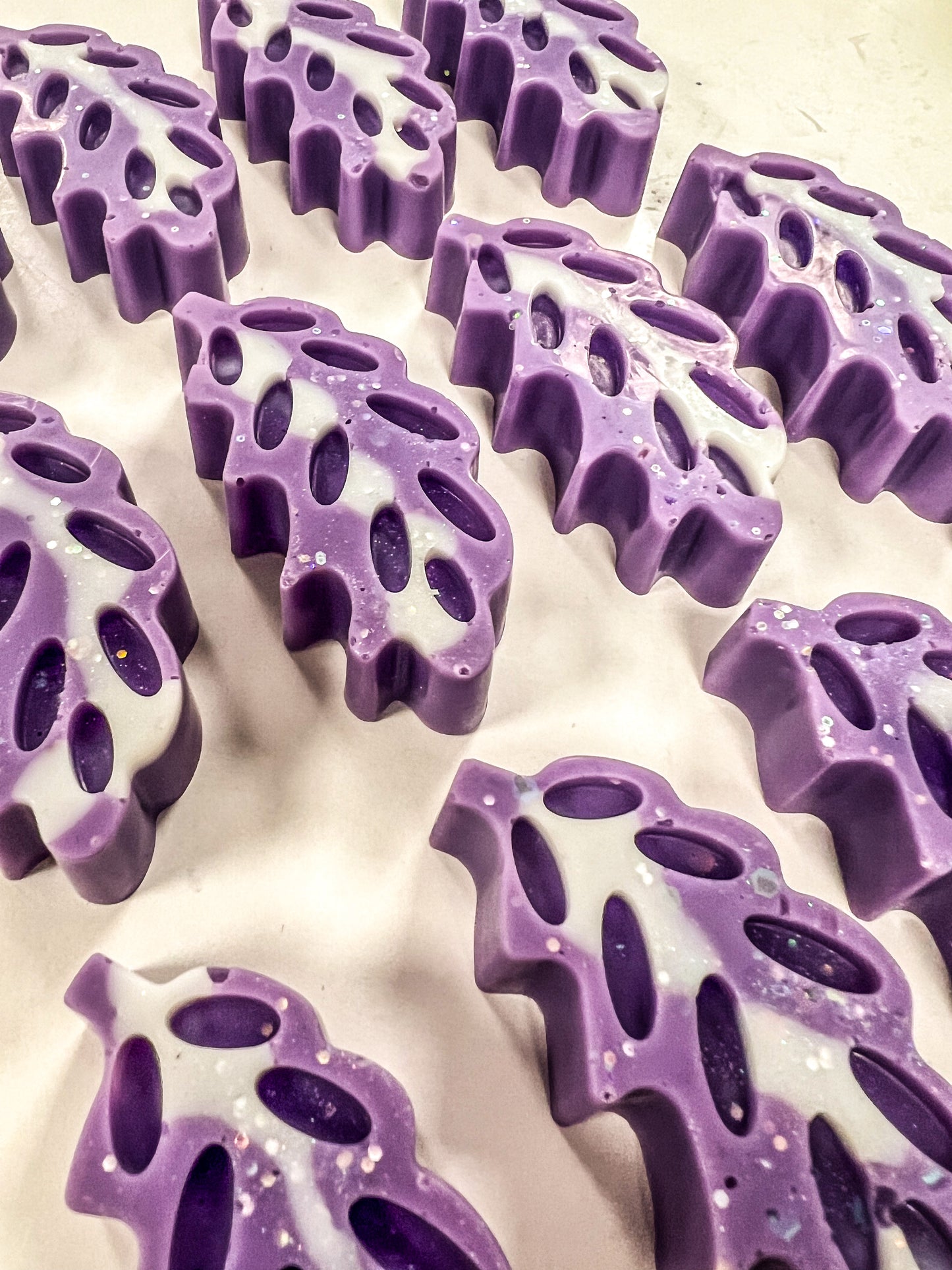 SUGARED PLUM WAX LEAVES