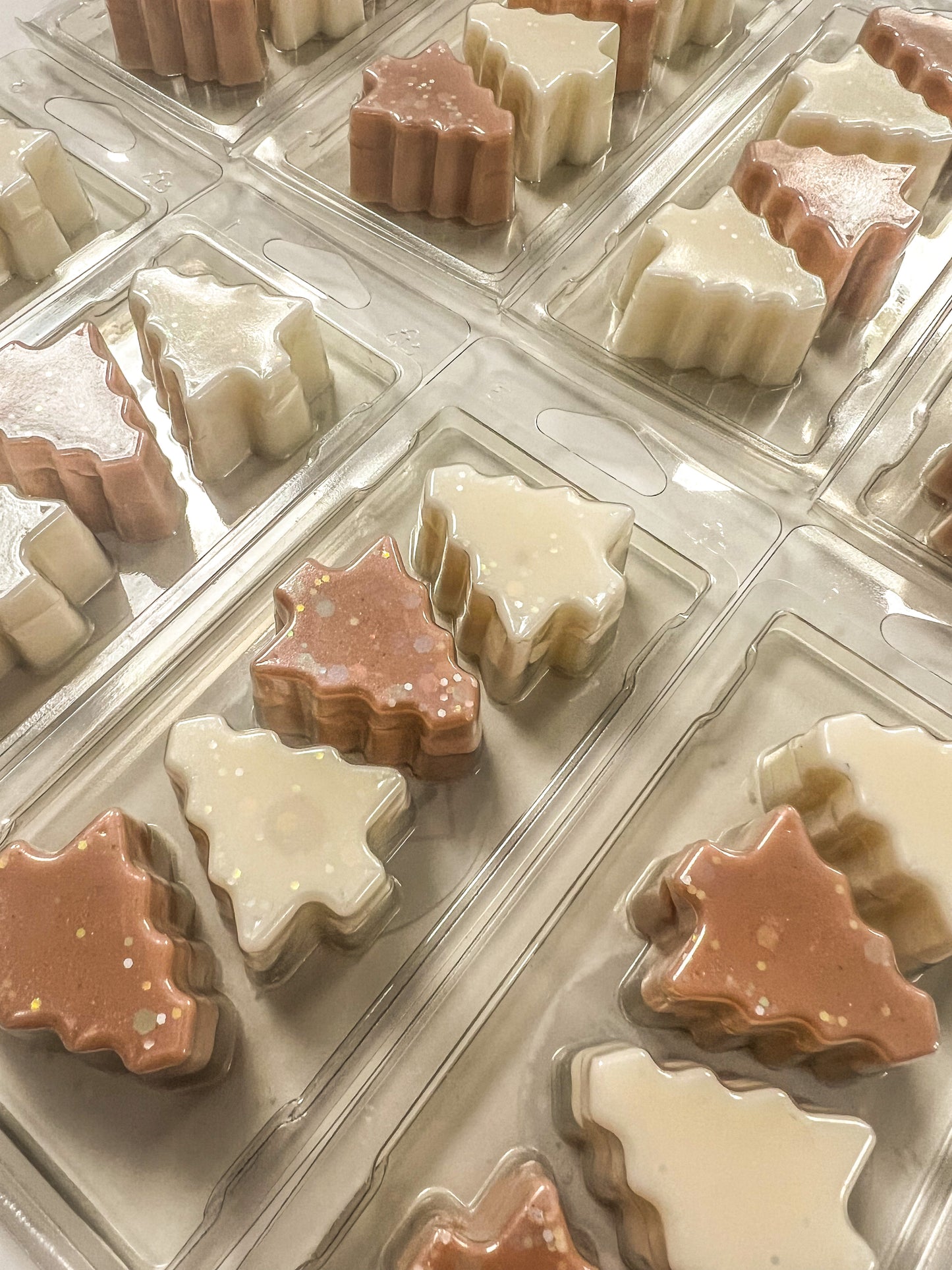 CHRISTMAS TREE CLAMSHELLS