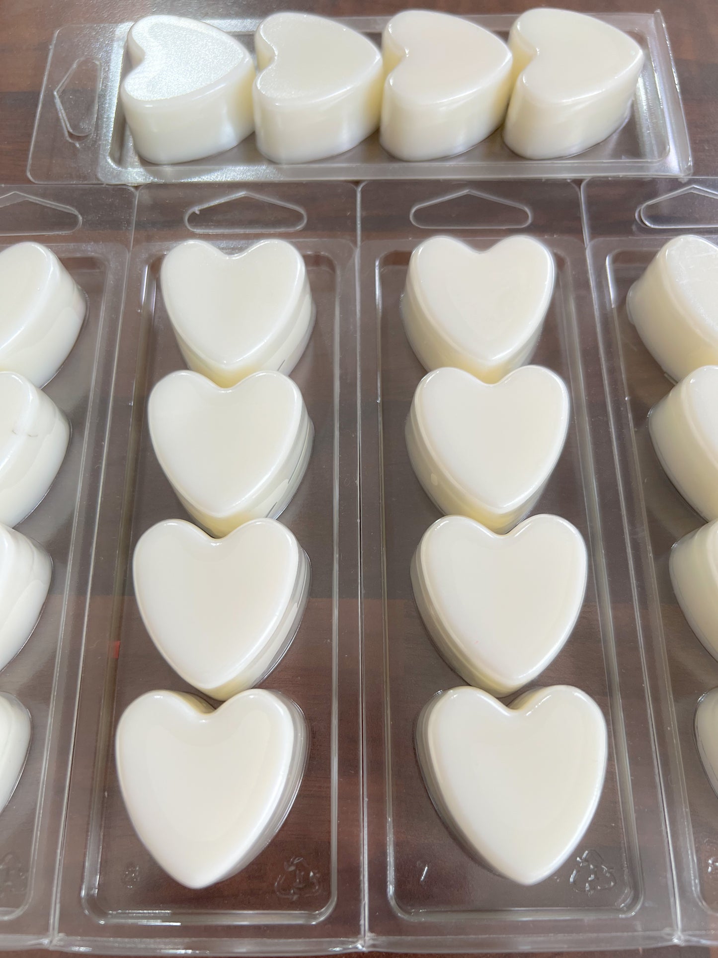 NAKED COLLECTION HEART CLAMSHELLS